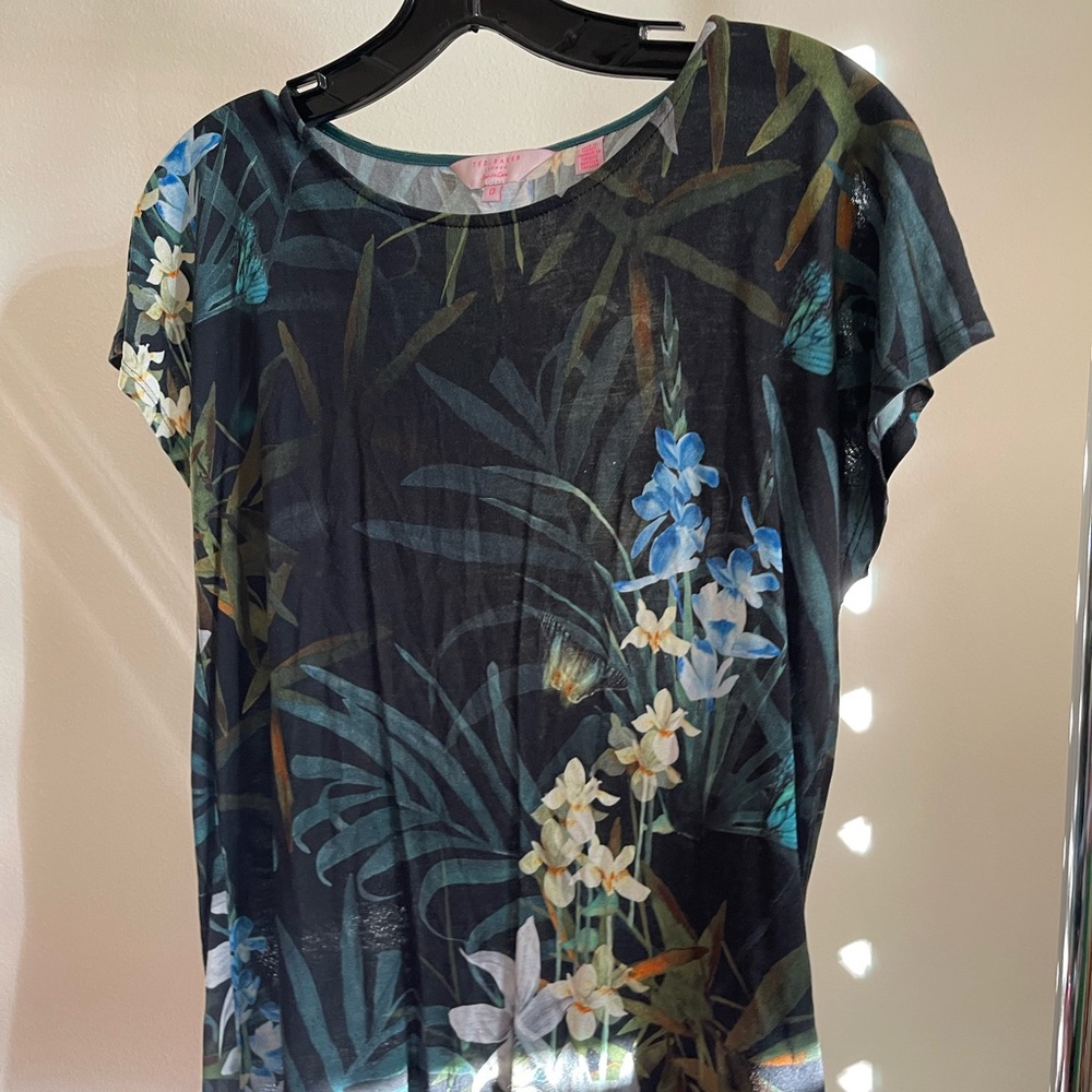 Ted Baker black floral print short sleeve tee shirt size 0